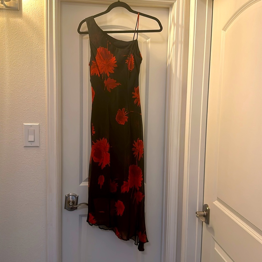 Black and red dress - Picture 2 of 3